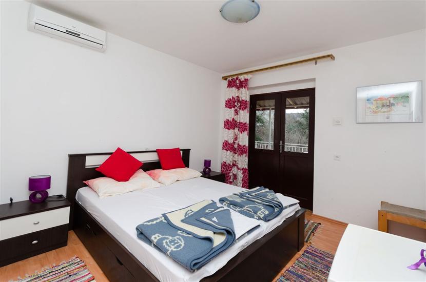 Room S4, for 2 persons