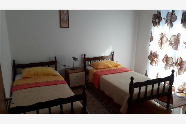 Apartment A1, for 5 persons