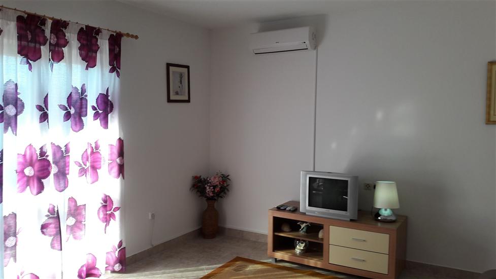 Apartment A1, for 5 persons