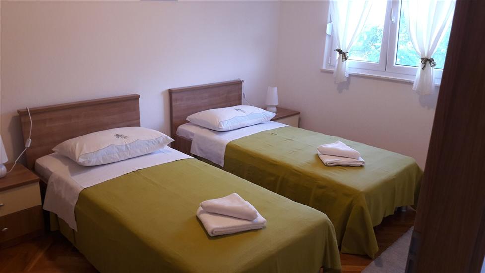 Apartment A1, for 5 persons