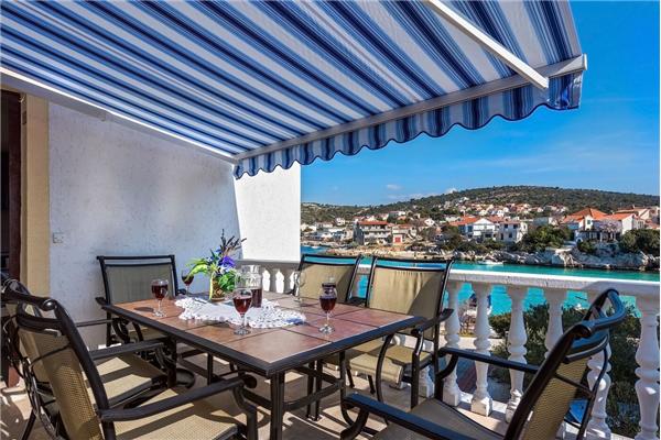 Apartment A2, for 6 persons