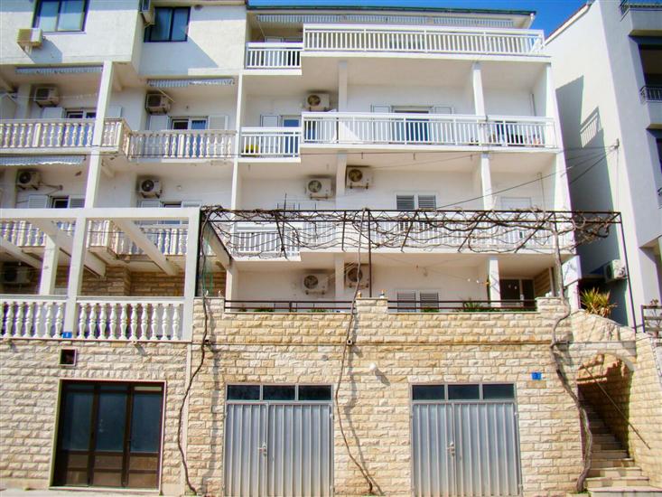 Apartmaji Anka 50m from the beach