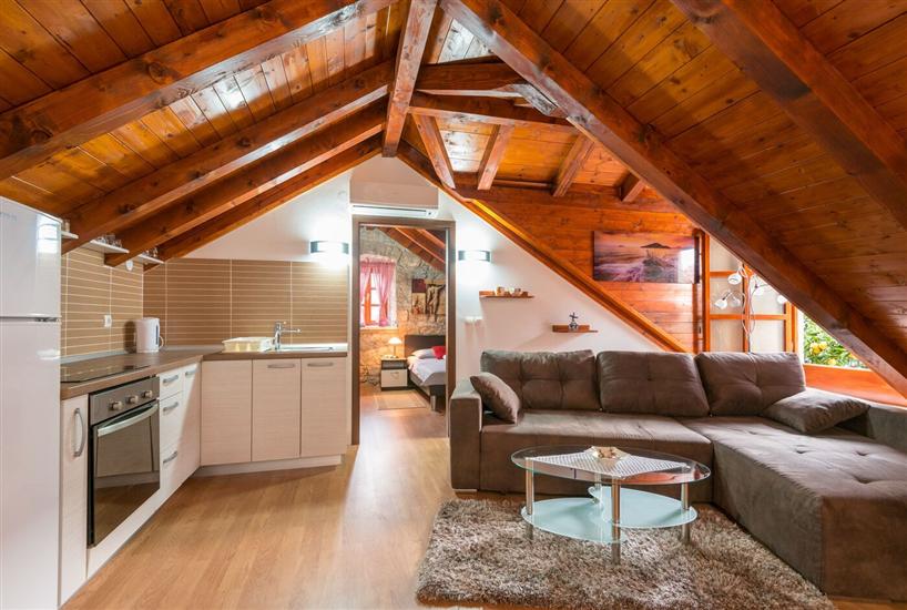 House K1, for 16 persons