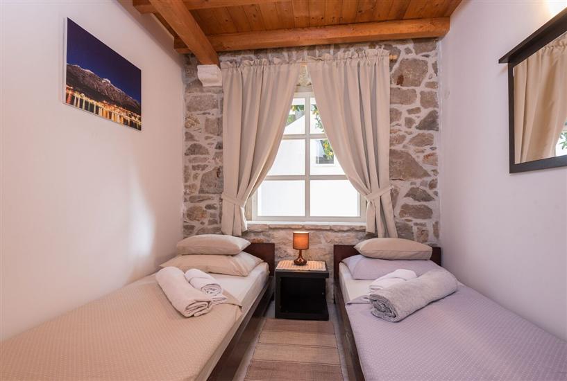 House K1, for 16 persons