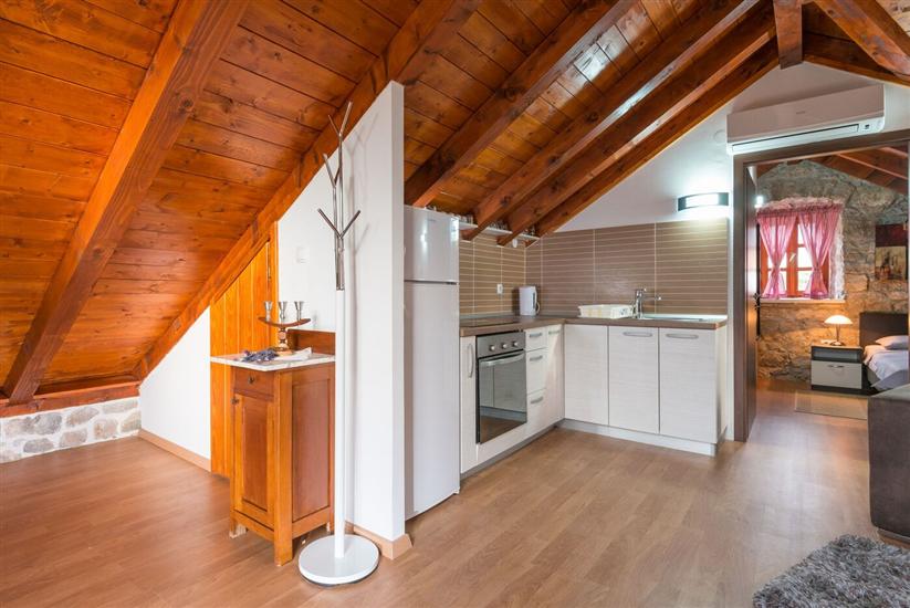 House K1, for 16 persons