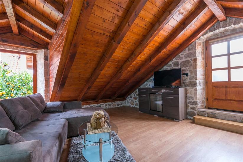 House K1, for 16 persons