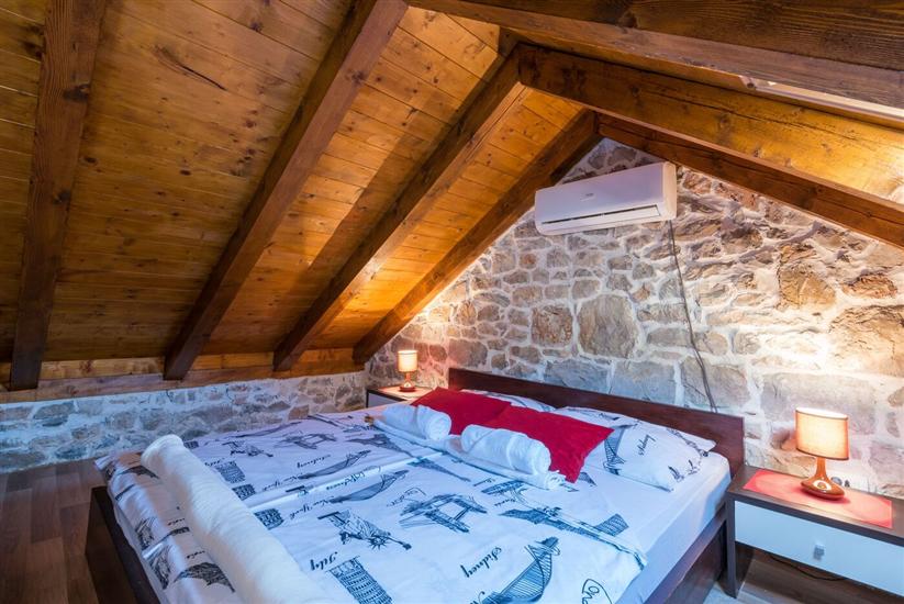 House K1, for 16 persons