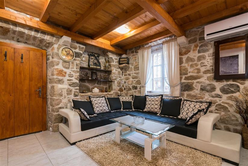 House K1, for 16 persons