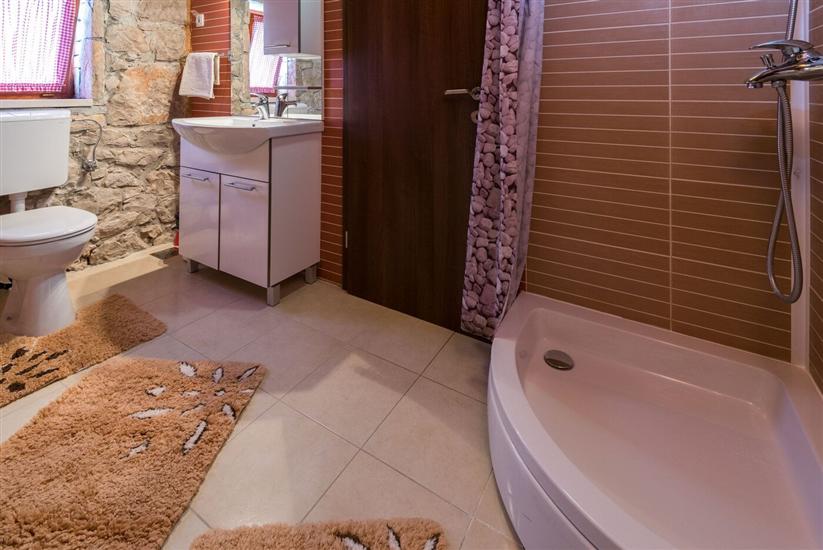 House K1, for 16 persons