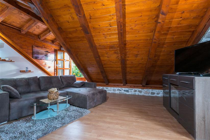 House K1, for 16 persons