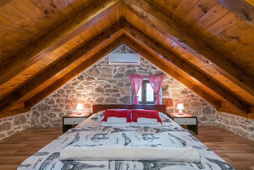 House K1, for 16 persons