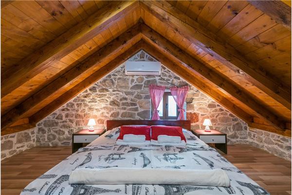 House K1, for 16 persons