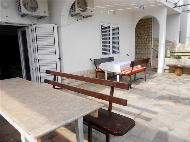 Apartmaji Anka 50m from the beach