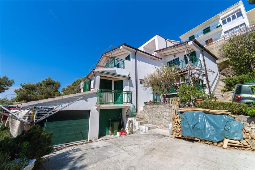 Apartments Mira Beachfront Bliss