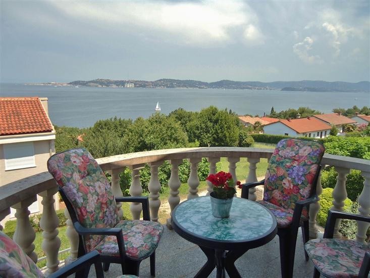 Apartment A1, for 5 persons