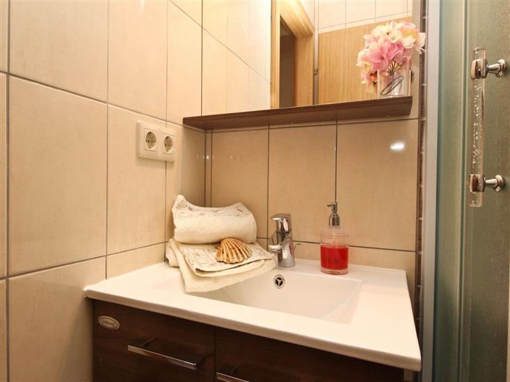 Apartment A1, for 5 persons