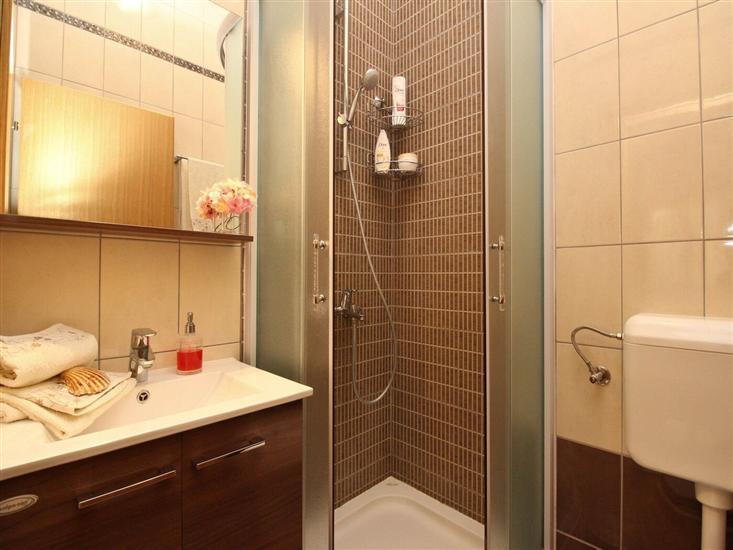 Apartment A1, for 5 persons