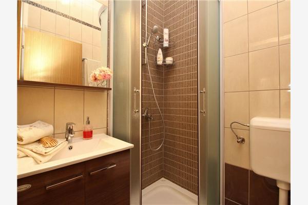 Apartment A1, for 5 persons