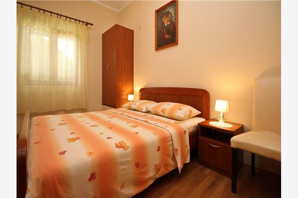Apartment A1, for 5 persons