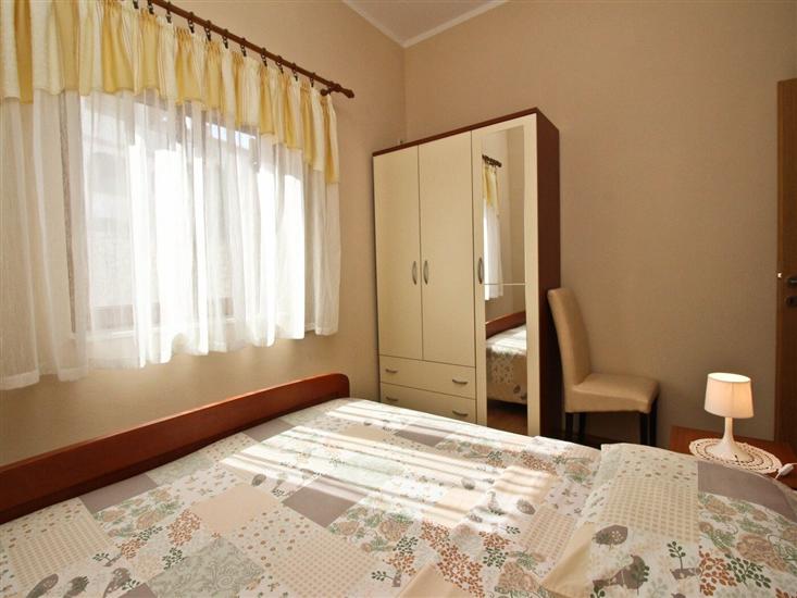Apartment A1, for 5 persons