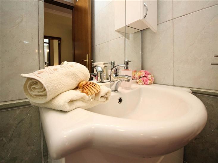 Apartment A2, for 8 persons