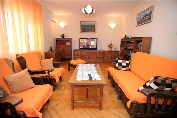 Apartment A1, for 6 persons