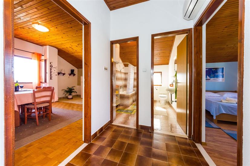 Apartment A1, for 7 persons