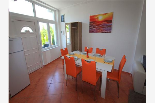 Apartment A2, for 6 persons