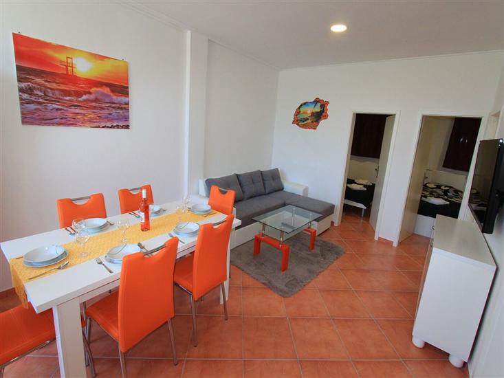 Apartment A2, for 6 persons