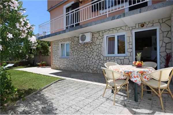 Apartment A2, for 5 persons