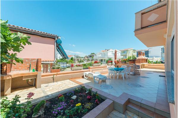 Apartment A1, for 5 persons