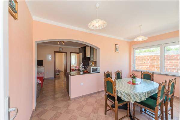 Apartment A1, for 5 persons