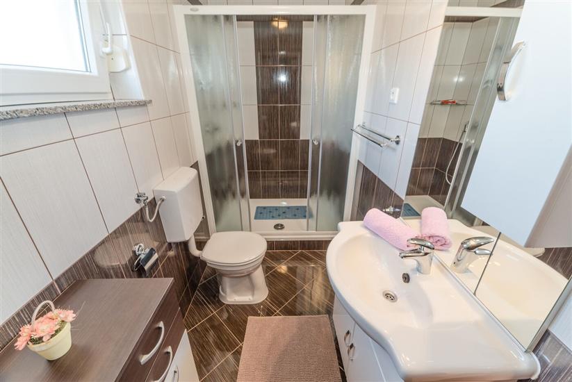 Apartment A1, for 5 persons