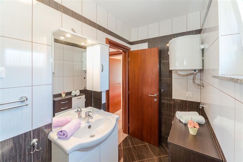 Apartment A1, for 5 persons