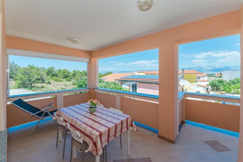 Apartment A2, for 5 persons