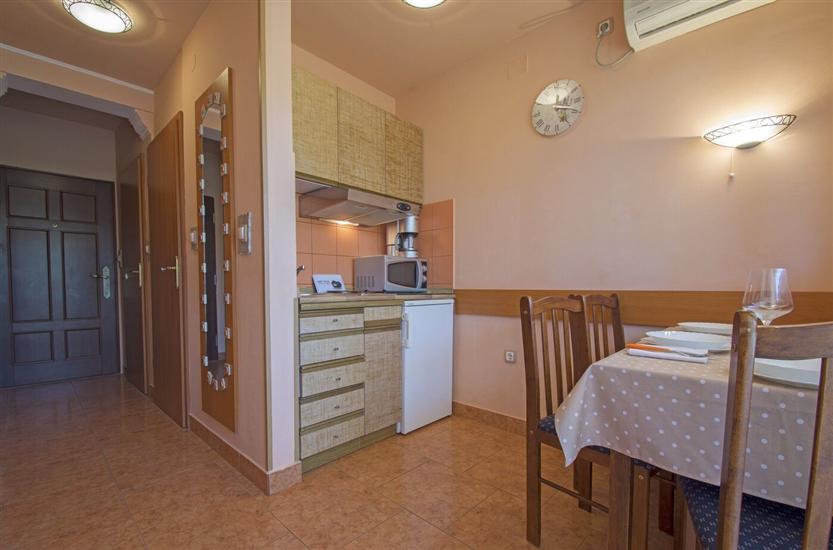 Apartment A2, for 3 persons