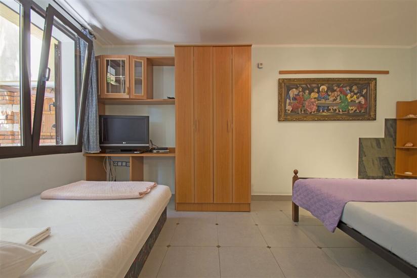 Apartment A4, for 3 persons