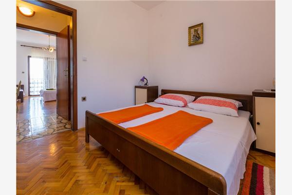 Apartment A2, for 10 persons