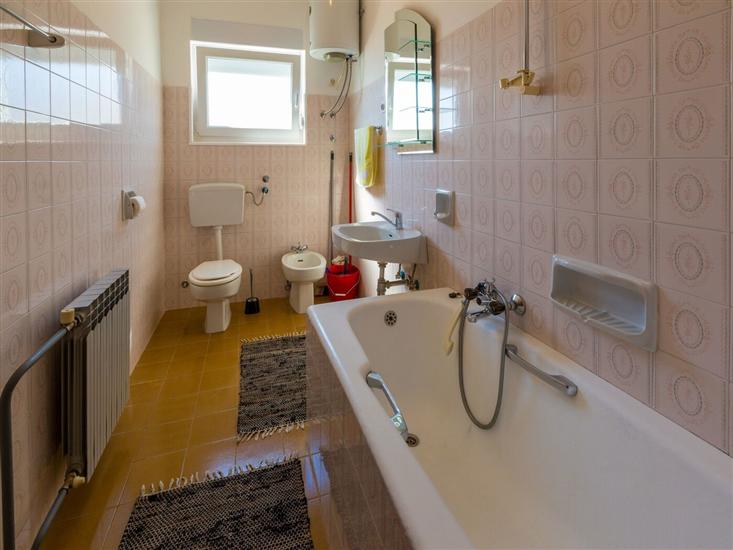 Apartment A1, for 5 persons