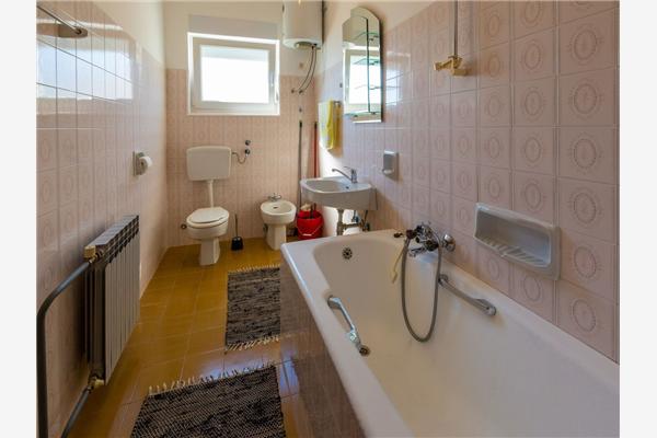 Apartment A1, for 5 persons