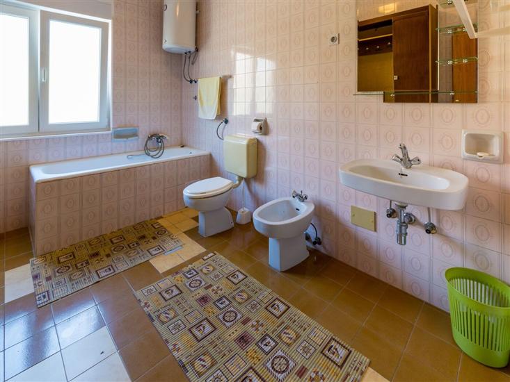 Apartment A2, for 8 persons