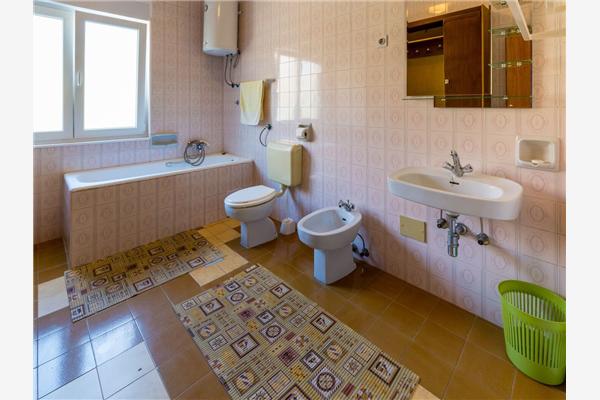 Apartment A2, for 8 persons