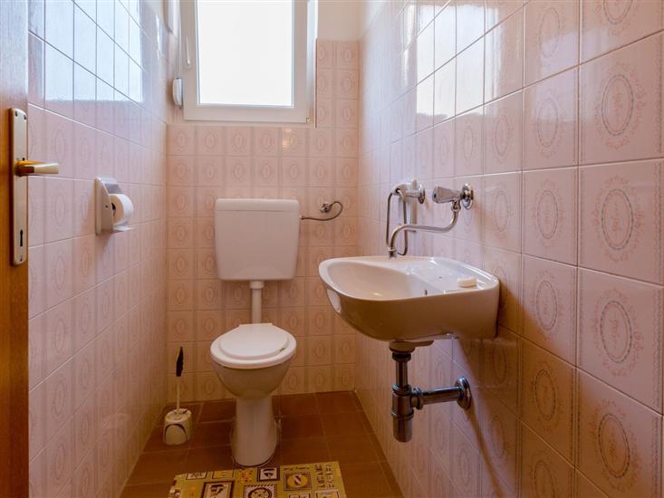 Apartment A2, for 8 persons