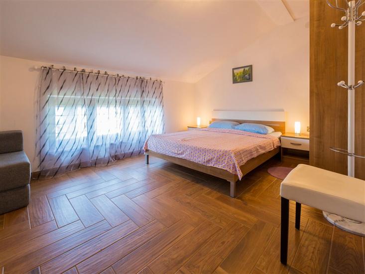 Apartment A2, for 5 persons