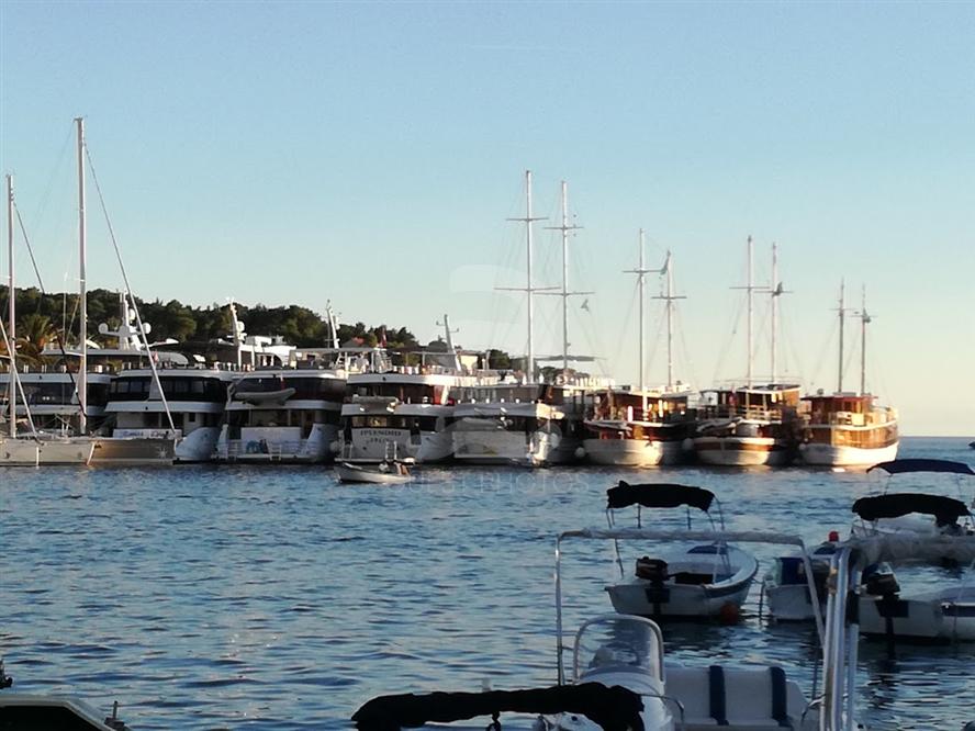 Small-cruise-ships-in-the-port