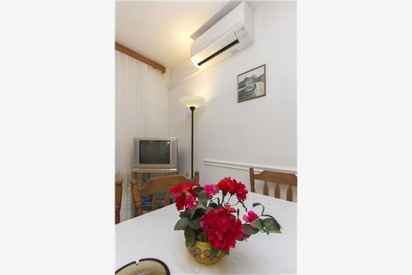 Apartment A1, for 5 persons
