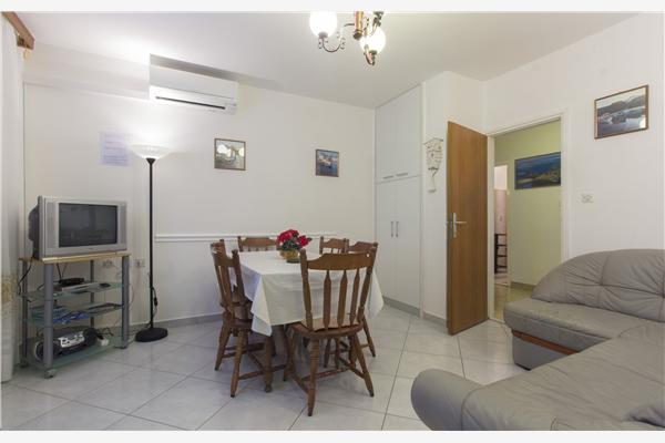 Apartment A1, for 5 persons