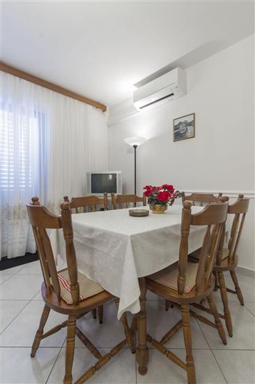 Apartment A1, for 5 persons