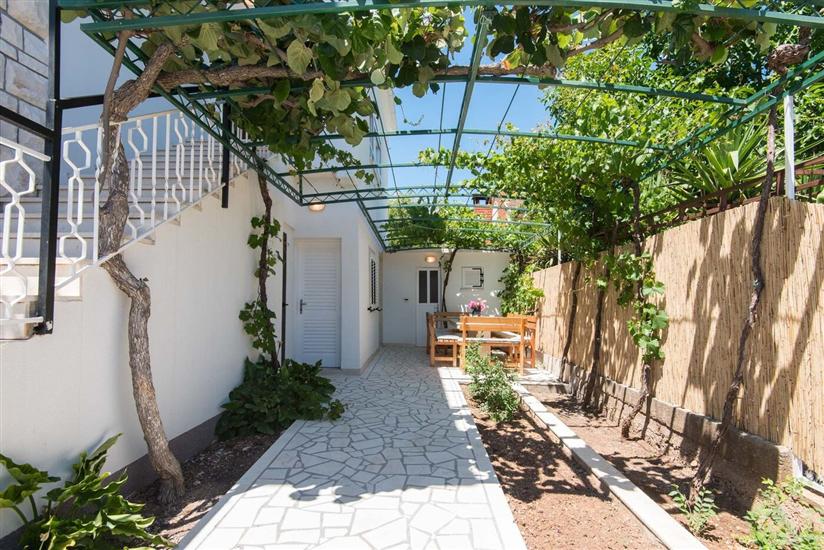 Dom K1, pre 13 osoby