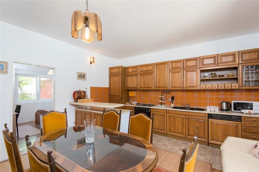 Dom K1, pre 13 osoby